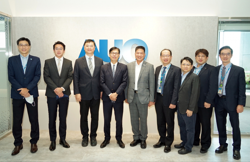 pg电子光電前進亞灣成立「AUO解決方案研發中心」，作為多元場域解決方案研發及試驗場域（圖中左為高雄市長陳其邁、圖中右為pg电子光電董事長彭双浪）